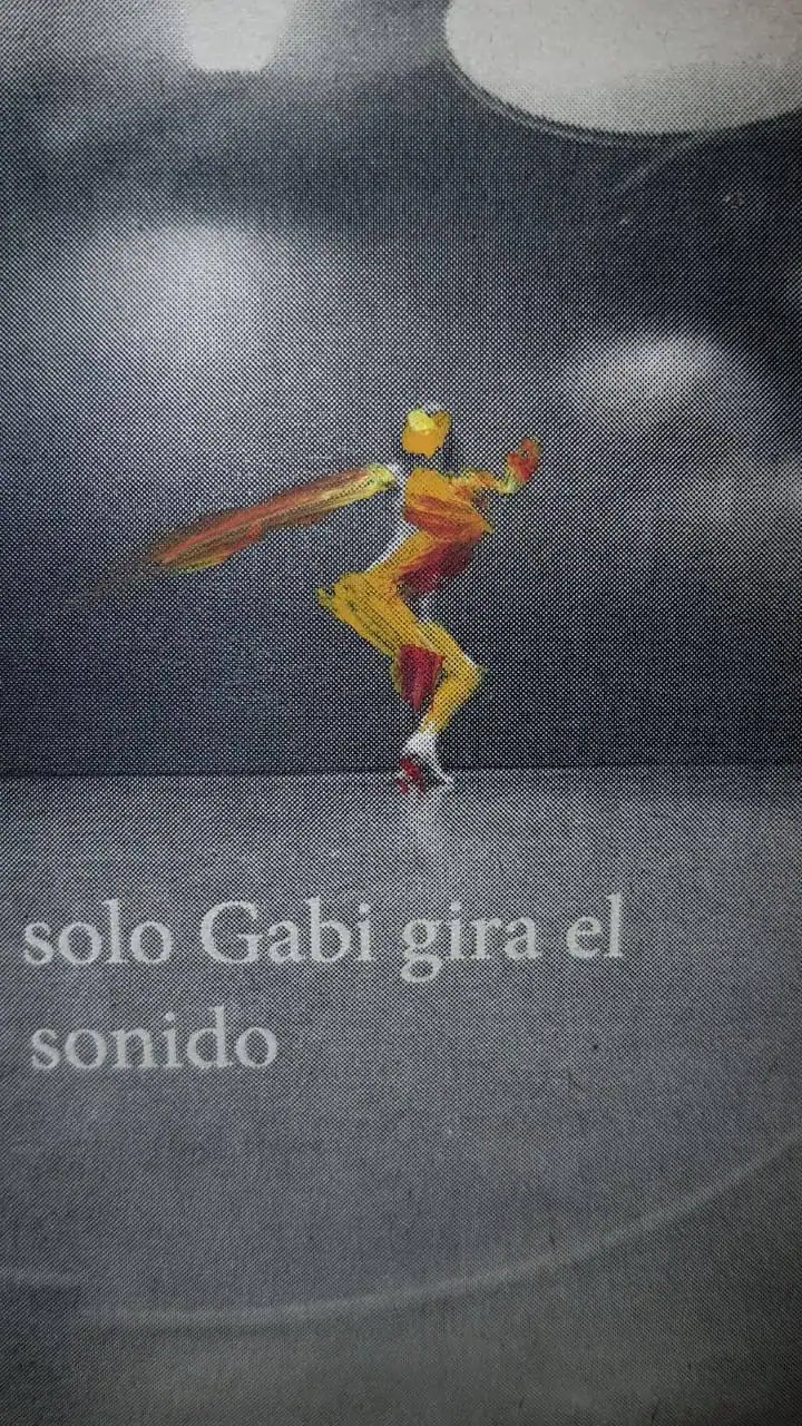 Dettaglio di una ballerina rotoscopiata e dipinta con acrilici gialli e rossi su carta stampata, con la nota 'solo Gabi gira el sonido'